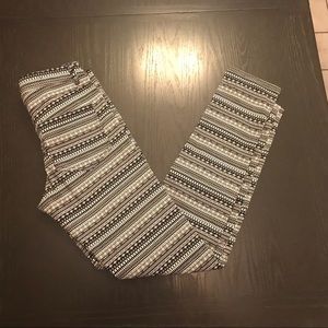 H&M divided skinny leg pants